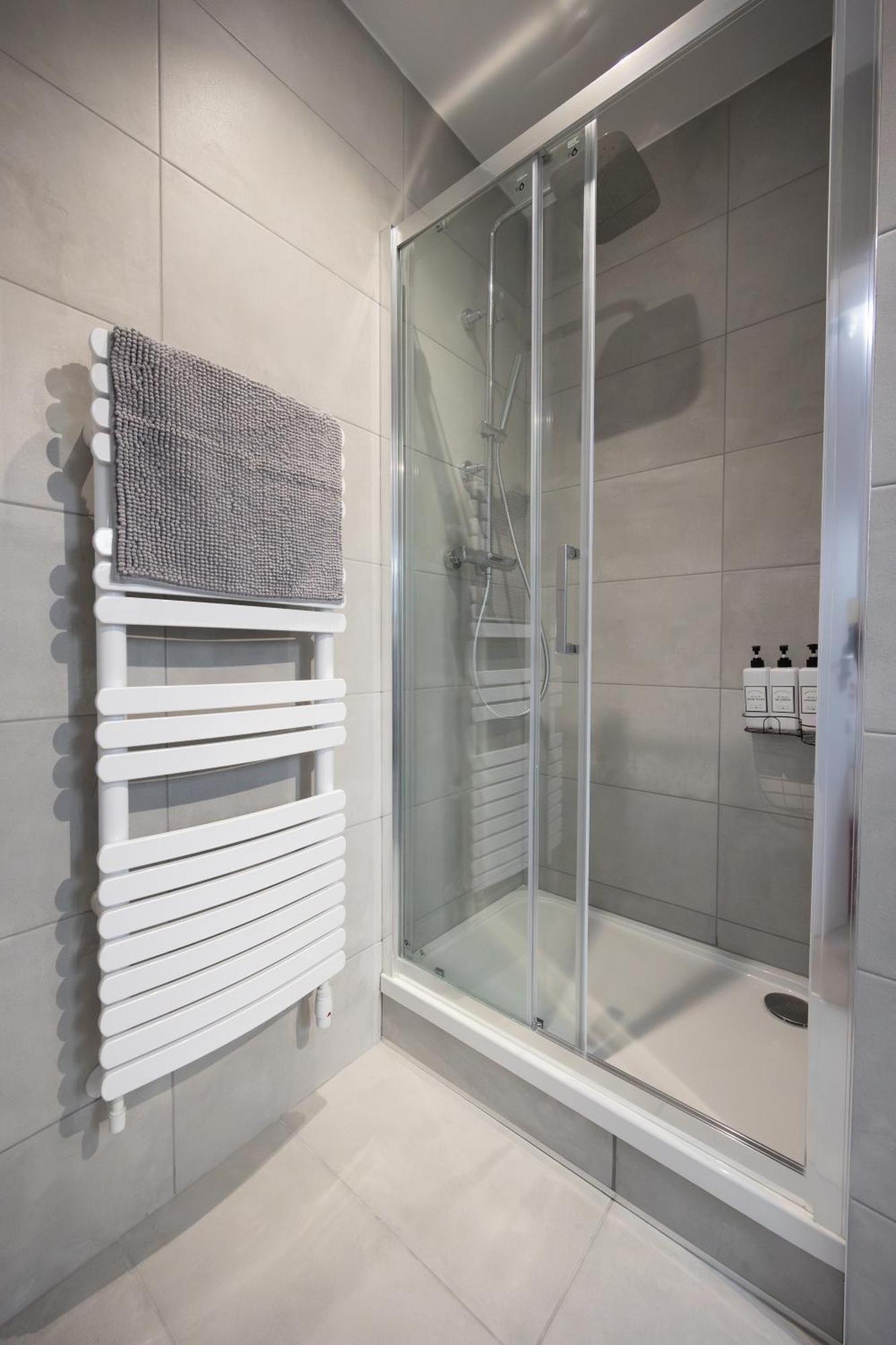 レディングStunning 3Br, Free Parking, Near Town Center, Long Term Discounアパートメント エクステリア 写真