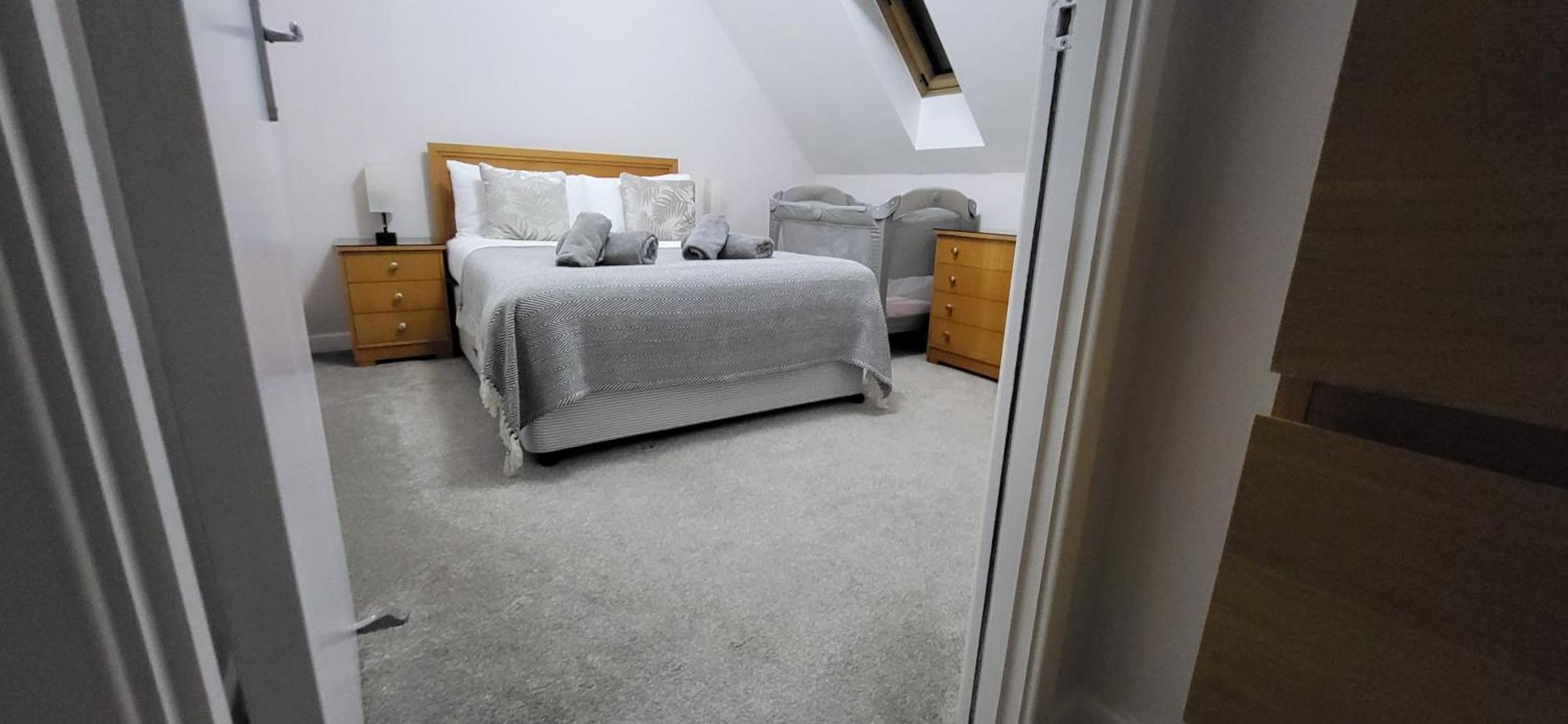 レディングStunning 3Br, Free Parking, Near Town Center, Long Term Discounアパートメント エクステリア 写真
